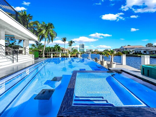 Building Photo - 2628 SE 10th St