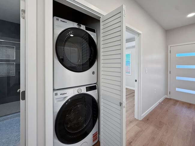 Building Photo - Stylish Newly Built 1BR/1BA ADU – In-Unit ...
