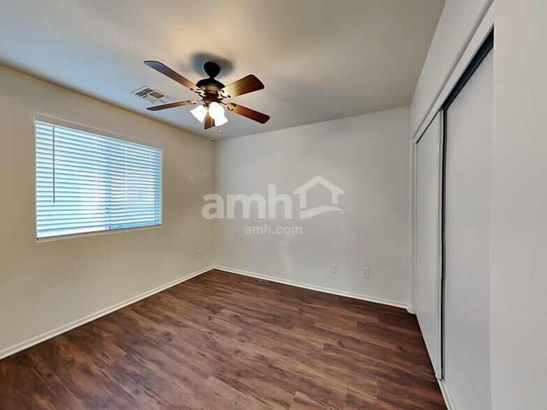 Building Photo - 4152 E Vest Ave