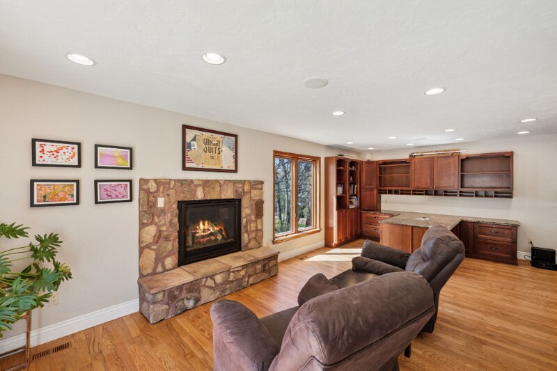Building Photo - 711 S Bear Paw Ln
