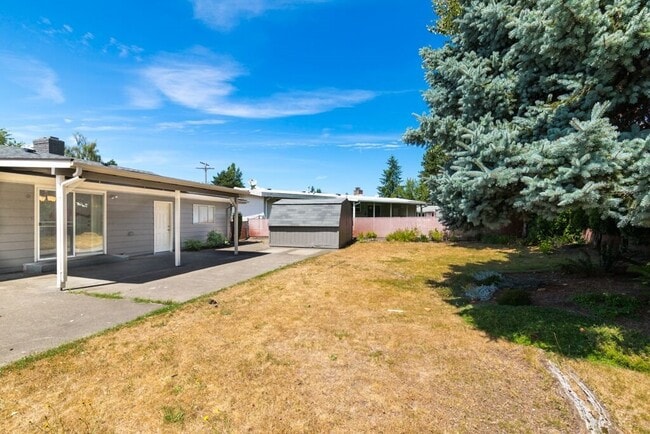 Building Photo - Remodeled 3 Bedroom Rambler Situated on a ...