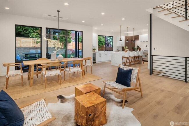 Building Photo - 4Bd/4.5Ba Seattle Home
