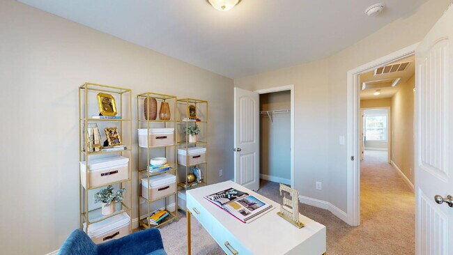 Building Photo - Roberts Floor Plan