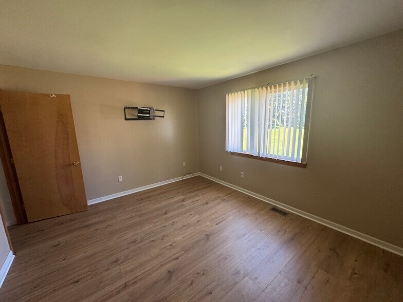 Building Photo - 24415 Juliet Dr