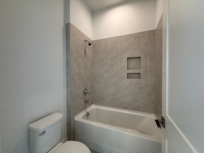 Building Photo - Beautiful 4 Bedroom Single Family Home