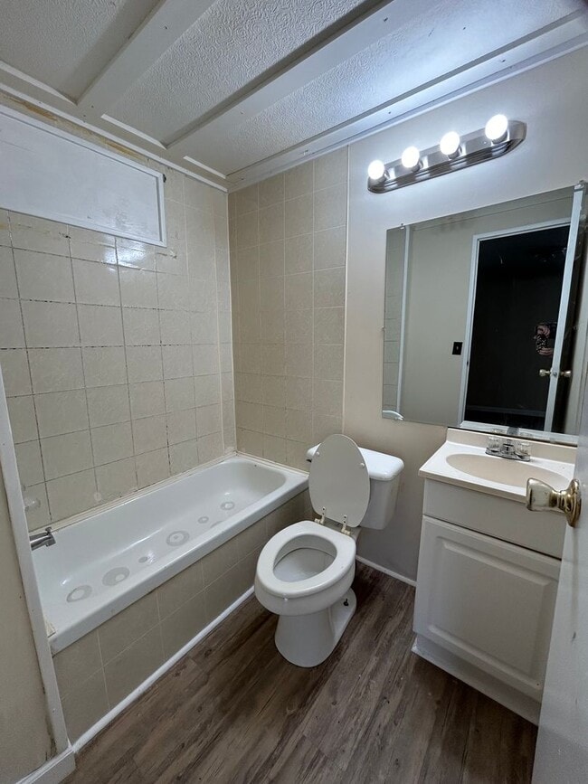 Building Photo - 2 Bedroom, 2 Bathroom- 153A Lone Oak Rd