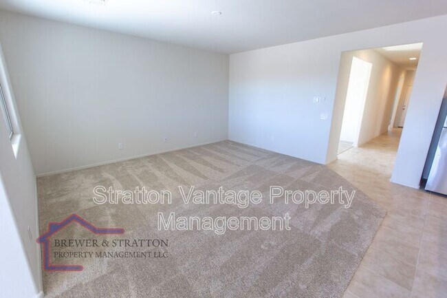 Building Photo - 18473 N Lakeside Dr