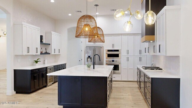 Building Photo - 9167 E Tarantini Ln