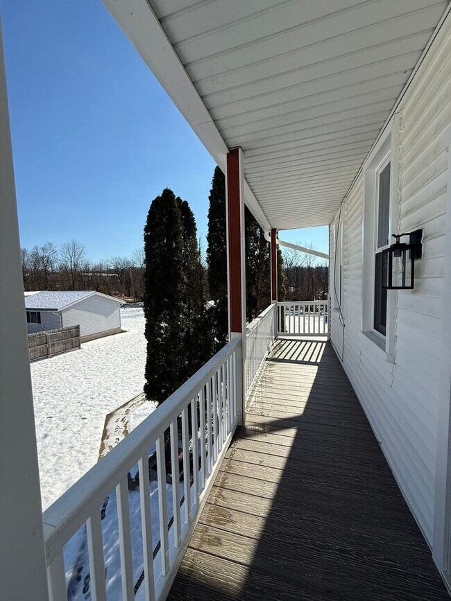 Building Photo - 310 W Market St