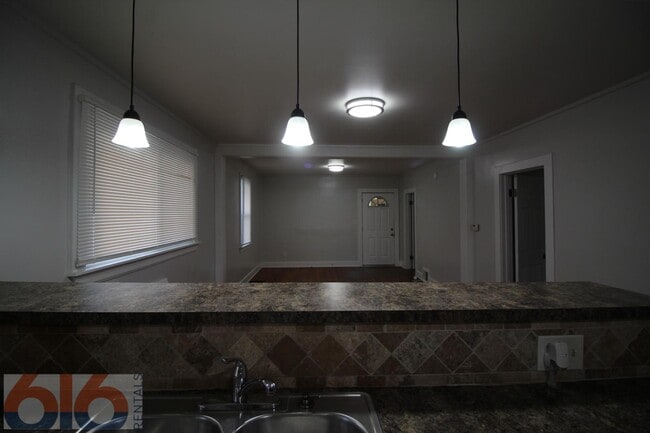 Building Photo - 813 Douglas St NW