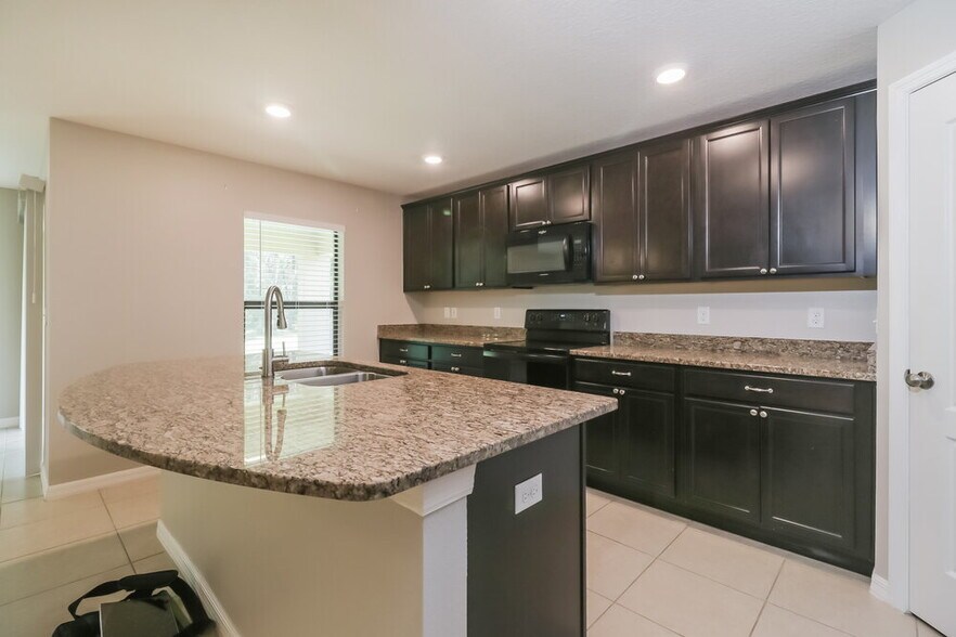 Building Photo - 7014 Redbay Dr
