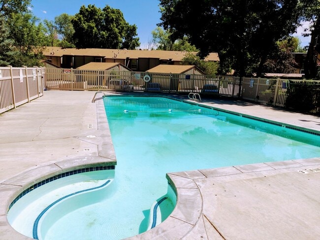 Building Photo - 2 BR/1BA | Newly Renovated Unit | | Fenced Backyard | Covered Carpot Parking