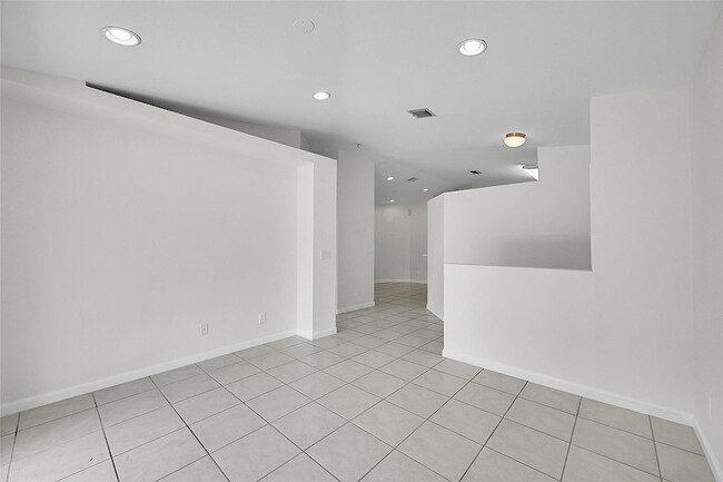 Building Photo - 5642 NW 118th Dr