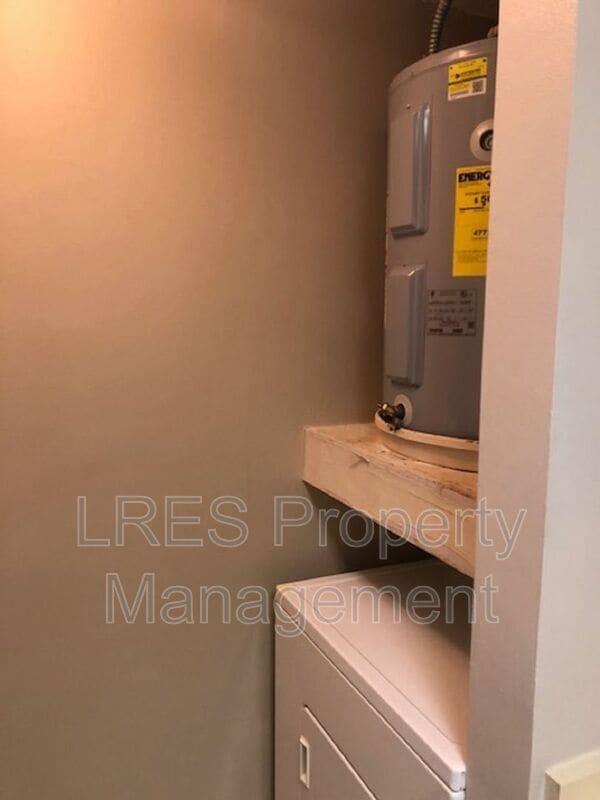 Building Photo - 465 Forestway Cir
