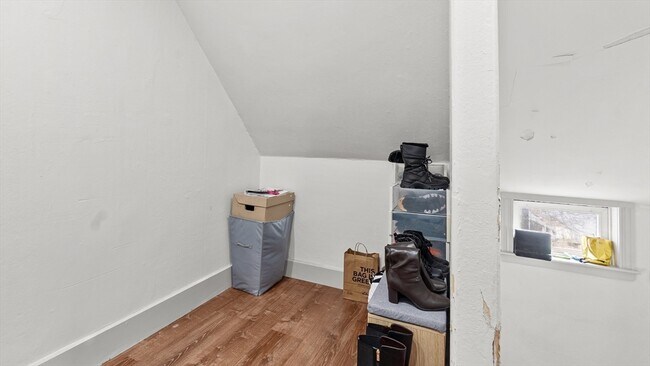 Building Photo - 6 Crescent St