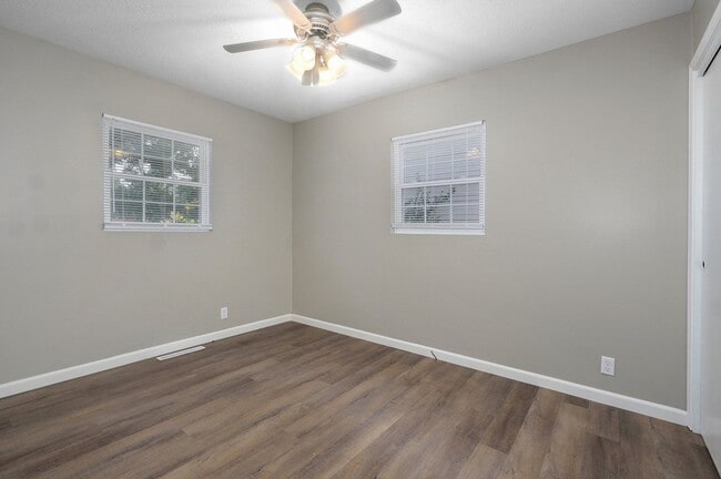 Building Photo - Adorable 3 bedroom, 1.5 bathroom home!