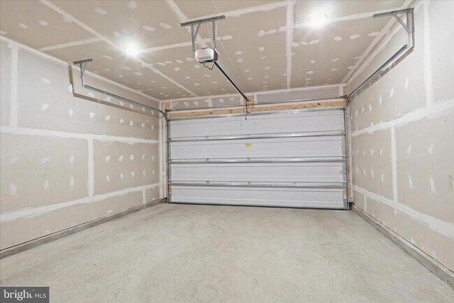 Building Photo - 9507 Maidenhair Ave