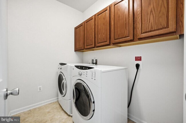 Building Photo - 43849 Kingston Station Terrace