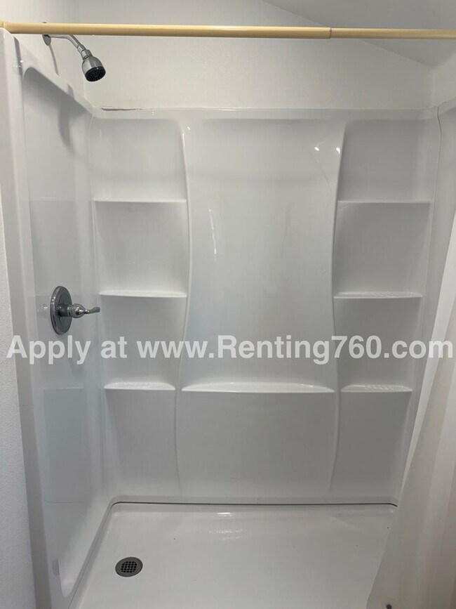 Building Photo - Modern 1 Bed 1 Bath Home!