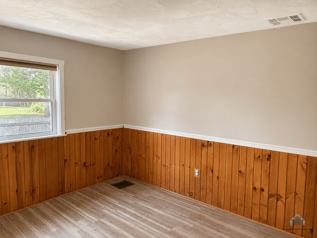 Building Photo - 328 N Pond Rd