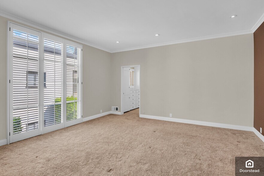 Building Photo - 535 S Orange Grove Blvd