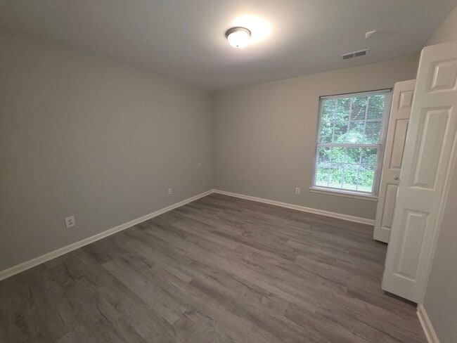 Building Photo - 235 Winding Canyon Dr