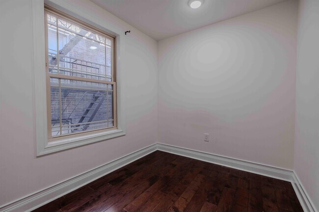 Building Photo - 74 Beacon Ave