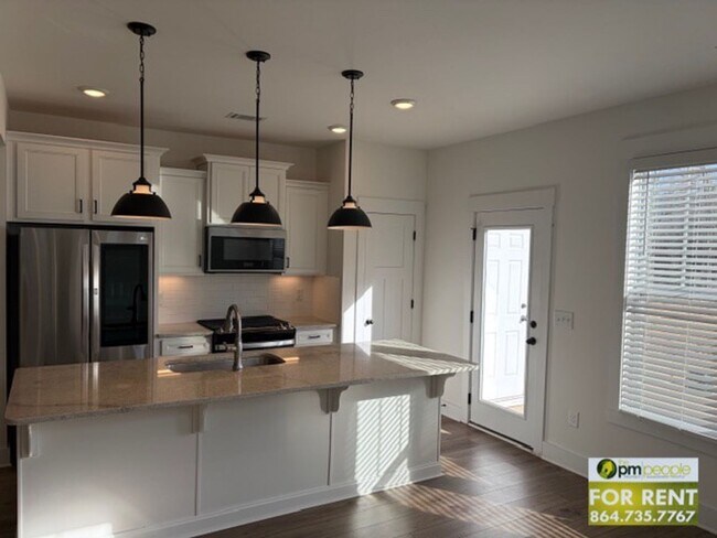 Building Photo - 3/2.5 Townhome in Excellent Greenville/Travelers Rest Location!