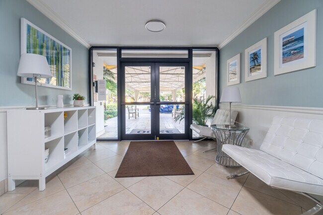 Building Photo - 3200 N Palm Aire Dr