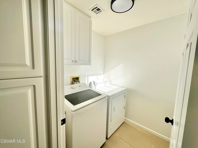 Building Photo - 495 Novara Way