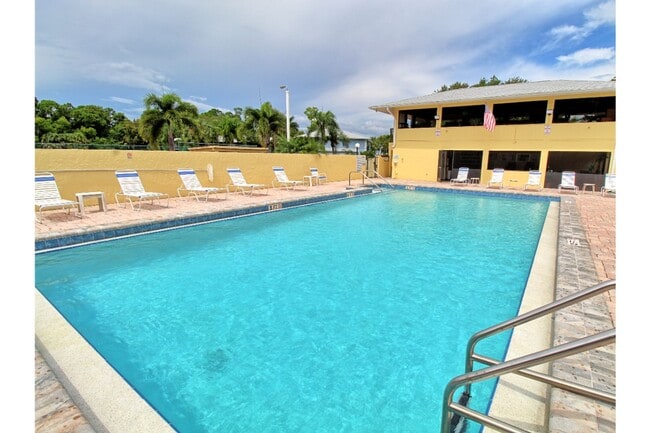 Building Photo - Gorgeous New Remodel! Pine Haven Condo in Bonita Springs!