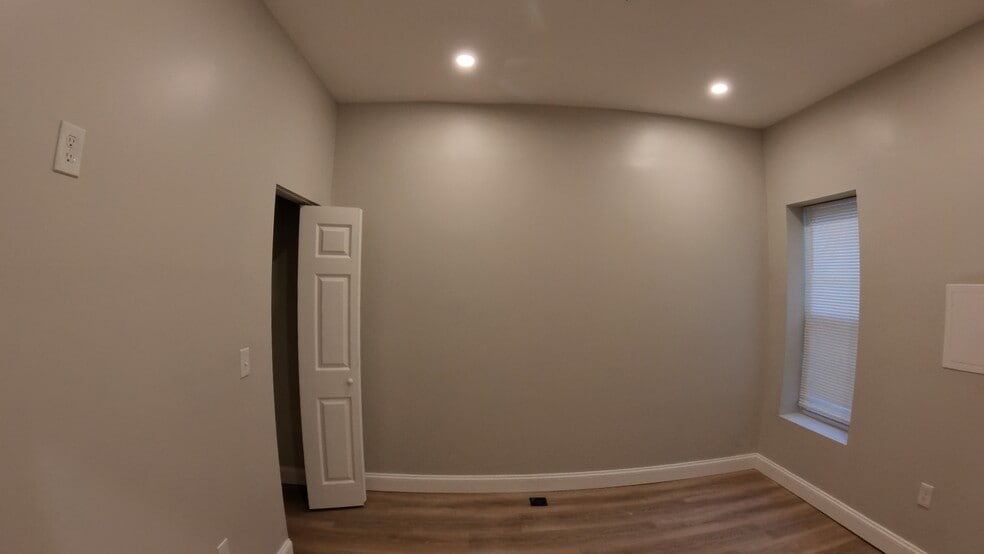 Bedroom - 4646 York Rd