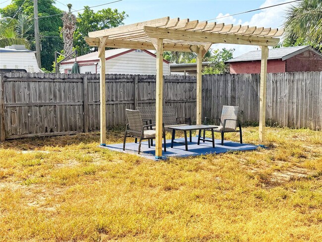 Building Photo - 1209 14th Ct S