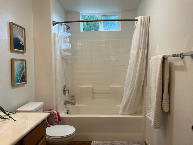 Building Photo - Beautiful 5BD/3BA Home In Oceanside