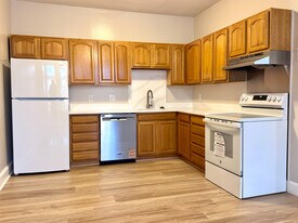 Building Photo - 164 Winthrop Rd