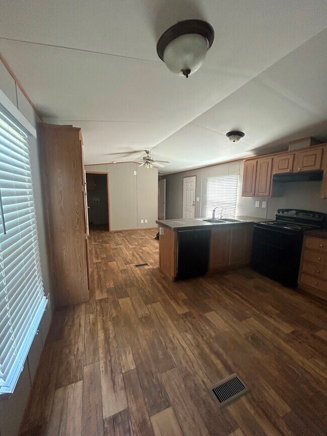 Building Photo - 605 County Rd 6053