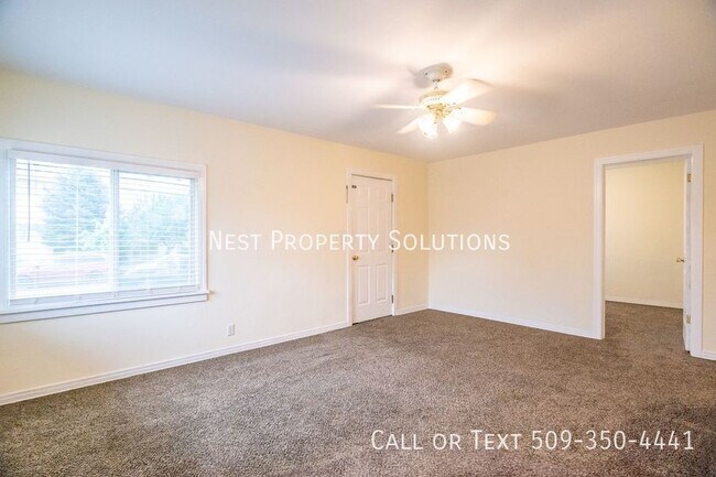 Building Photo - 3004 W Lakeside Dr