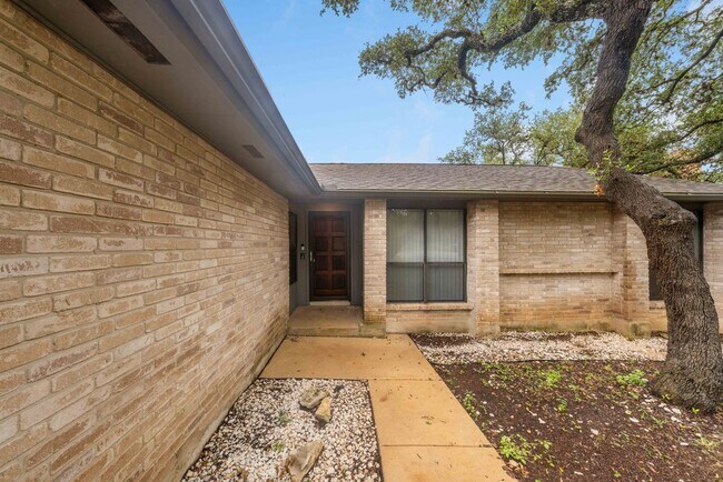 Building Photo - Stylish 3-Bed Home with Pool Access, Fenced Yard, and Garage — North Hills Village, San Antonio