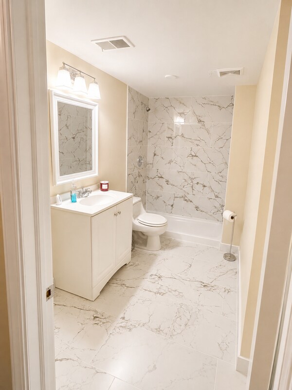 Building Photo - 4098 Camelot Ct