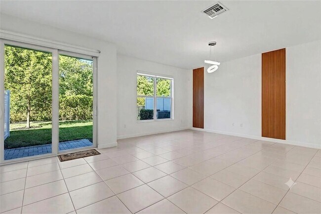 Building Photo - 4303 Hammock Grove Dr