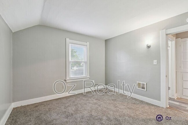 Building Photo - 436 Danberry St