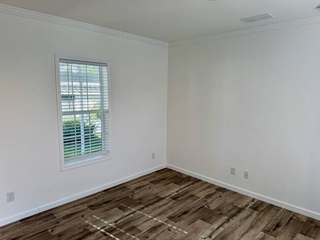 Building Photo - 887 E Colonial Cir