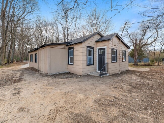 Building Photo - Secluded & Stunning: Move-In Ready 3-Bedroom Home with Bonus Rooms & Private Yard