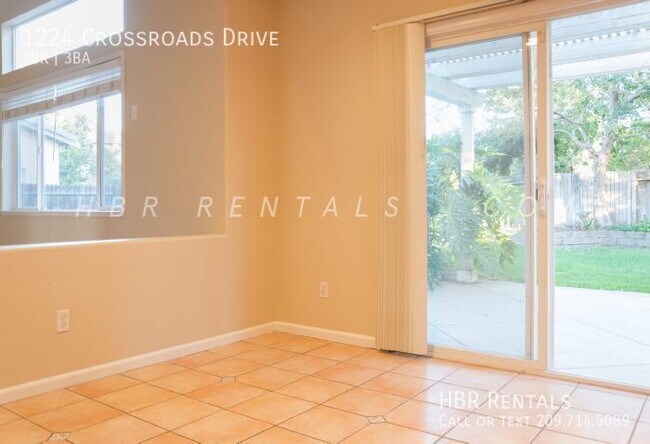 Building Photo - 1224 Crossroads Dr