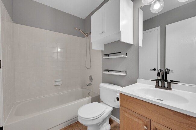 Building Photo - $2,800 - 3 Bed,  2.5 Bath Townhome in Arva...
