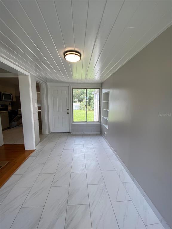 Building Photo - 1044 N Bumby Ave