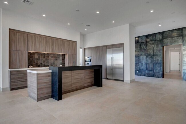 Building Photo - MacDonald Highlands Beauty With Awesome Views