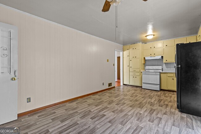 Building Photo - 4010 Emerald Lake Dr