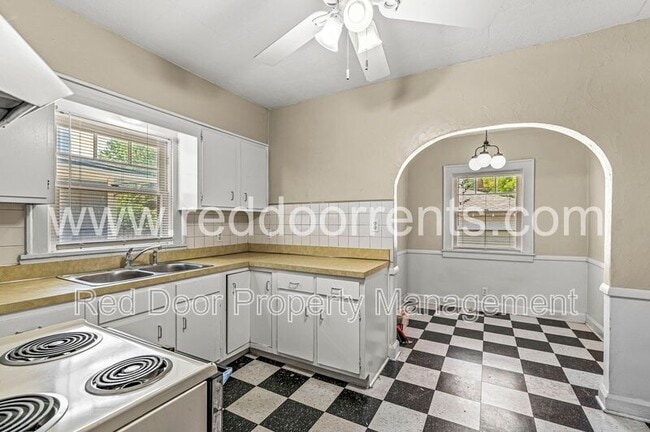 Building Photo - 5440 Carrollton Ave