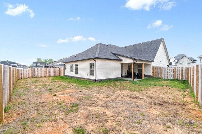 Building Photo - Beautiful newer home in Mills Creek Subdiv...